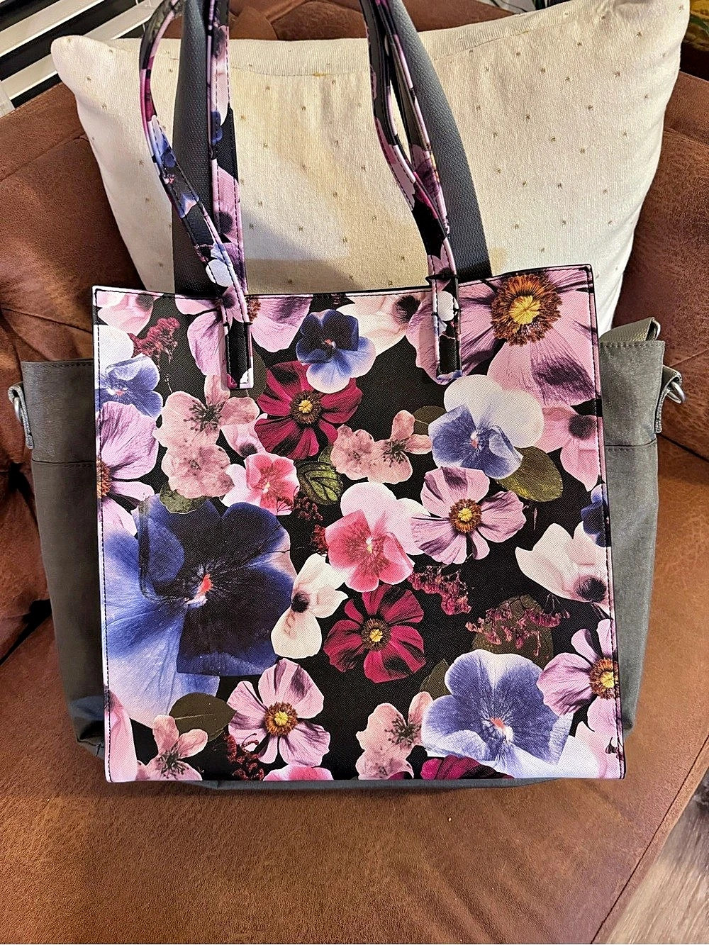 DBK London SOOCON-981 Floral Tote in Black & Pink